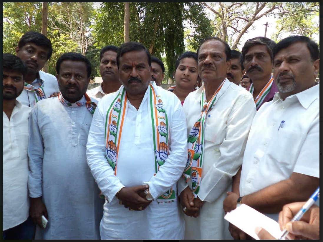 ತರೀಕೆರೆ: ಕಾಂಗ್ರೆಸ್ ಅಭ್ಯರ್ಥಿಯಾಗಿ ಎಸ್.ಎಂ.ನಾಗರಾಜ್ ನಾಮಪತ್ರ ಸಲ್ಲಿಕೆ